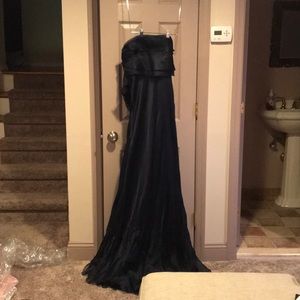 Carmen Marc Valvo Size 8 Gown